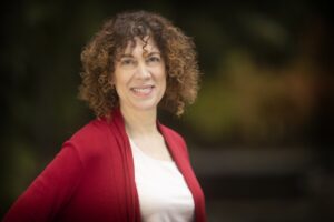 Formal headshot of faculty member Sharona Gordon.