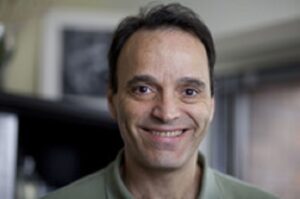 Formal headshot of faculty member Horacio de la Iglesia.