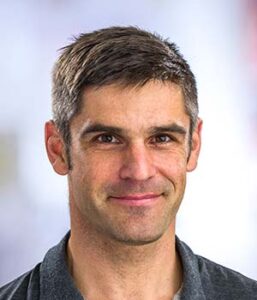 Formal headshot of faculty member Erick Matsen.