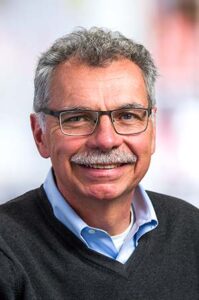 Formal headshot of faculty member Julian Simon.